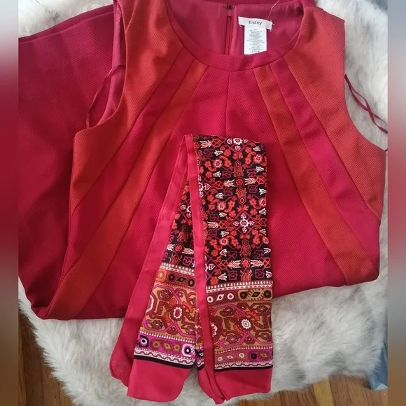 Dress - Picture 2 of 2